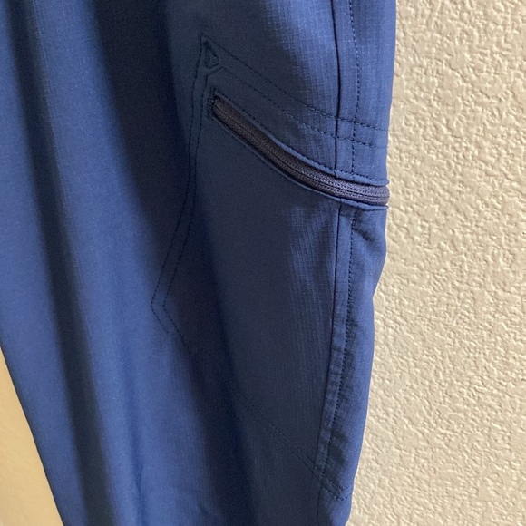 Eddie Bauer Navy Athletic Pants With Adjustable‎ Bottom Length - Picture 2 of 5
